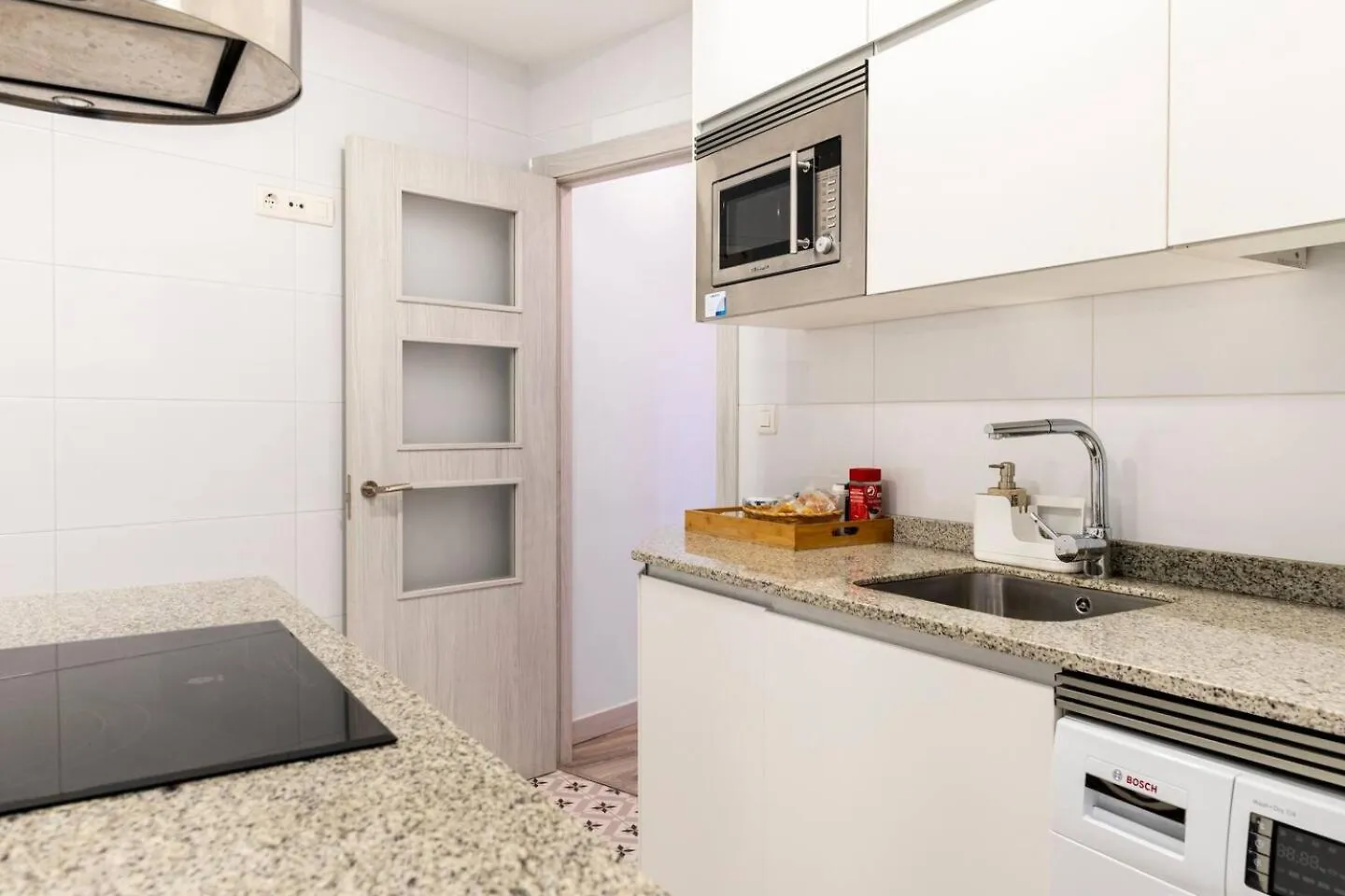 Apartamento Amplio, Luminoso Y Moderno Cerca Del Casco Viejo Bilbao 0*,  España